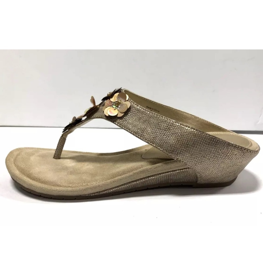 Kenneth Cole Women’s Great Hope Wedge Sandals Soft Gold, Size 8.5 M.